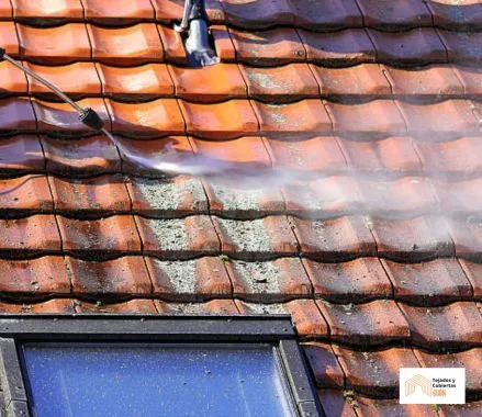 Limpieza y Mantenimiento de Tejados en Gijón